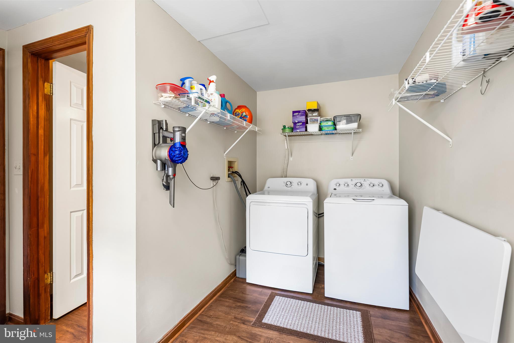 2536 Coon Club Road Hampstead, MD 21074 - Photo 23 of 53 Main level laundry