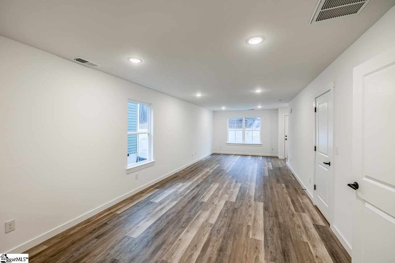 267 Vanderbilt Road Spartanburg, SC 29301 - Photo 8 of 38 Gallery Image 8
