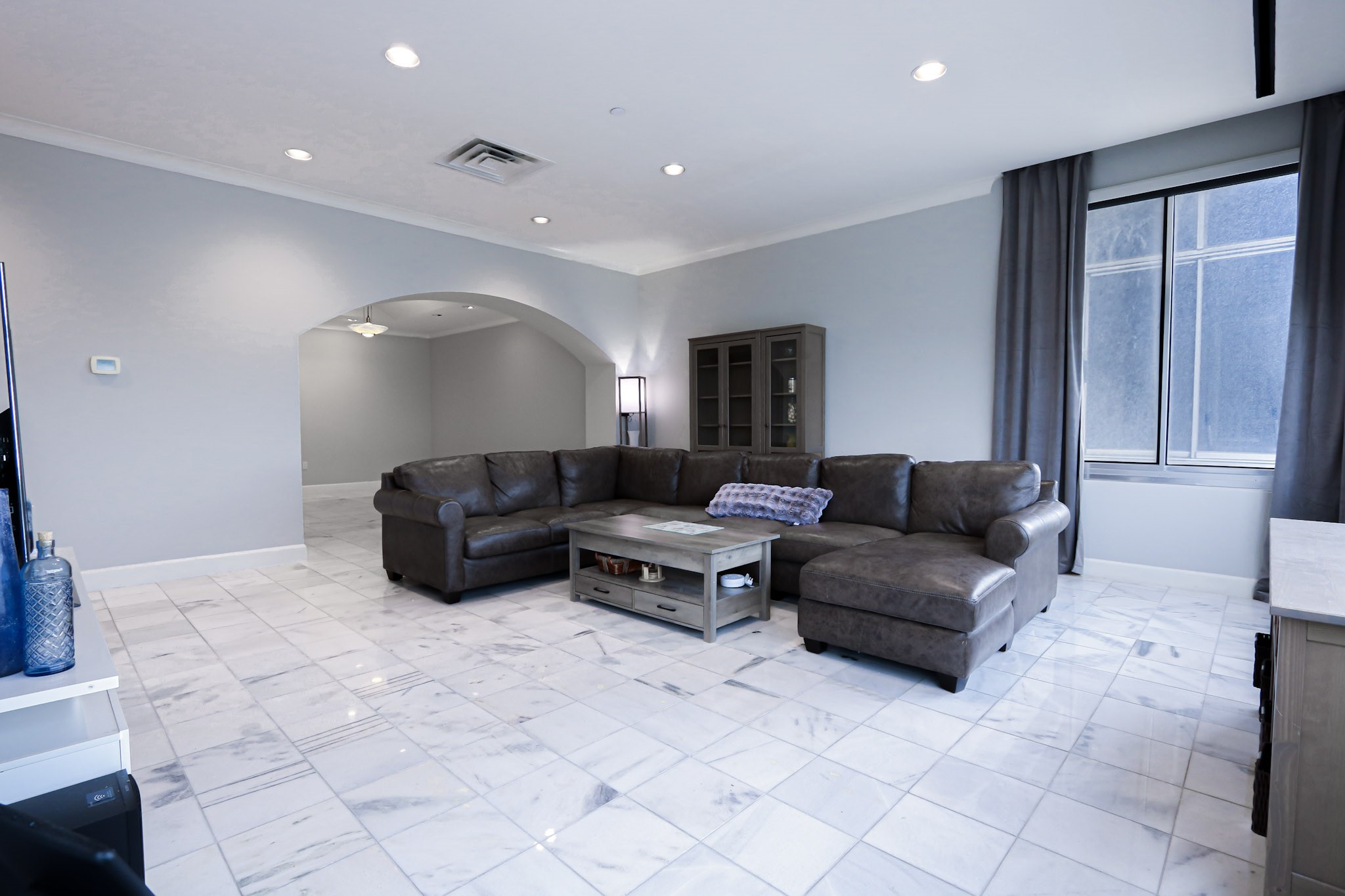 2016 Main Street, Unit PH 2 Houston, TX 77002 - Photo 8 of 32 Living Room
