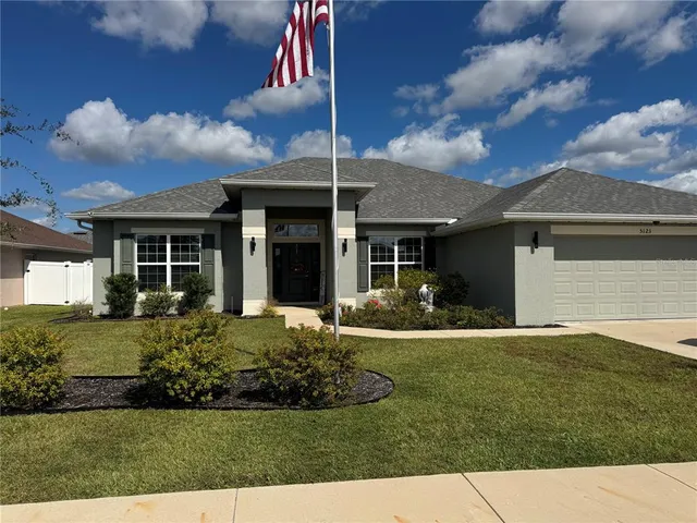 a view of a house with backyard and garden