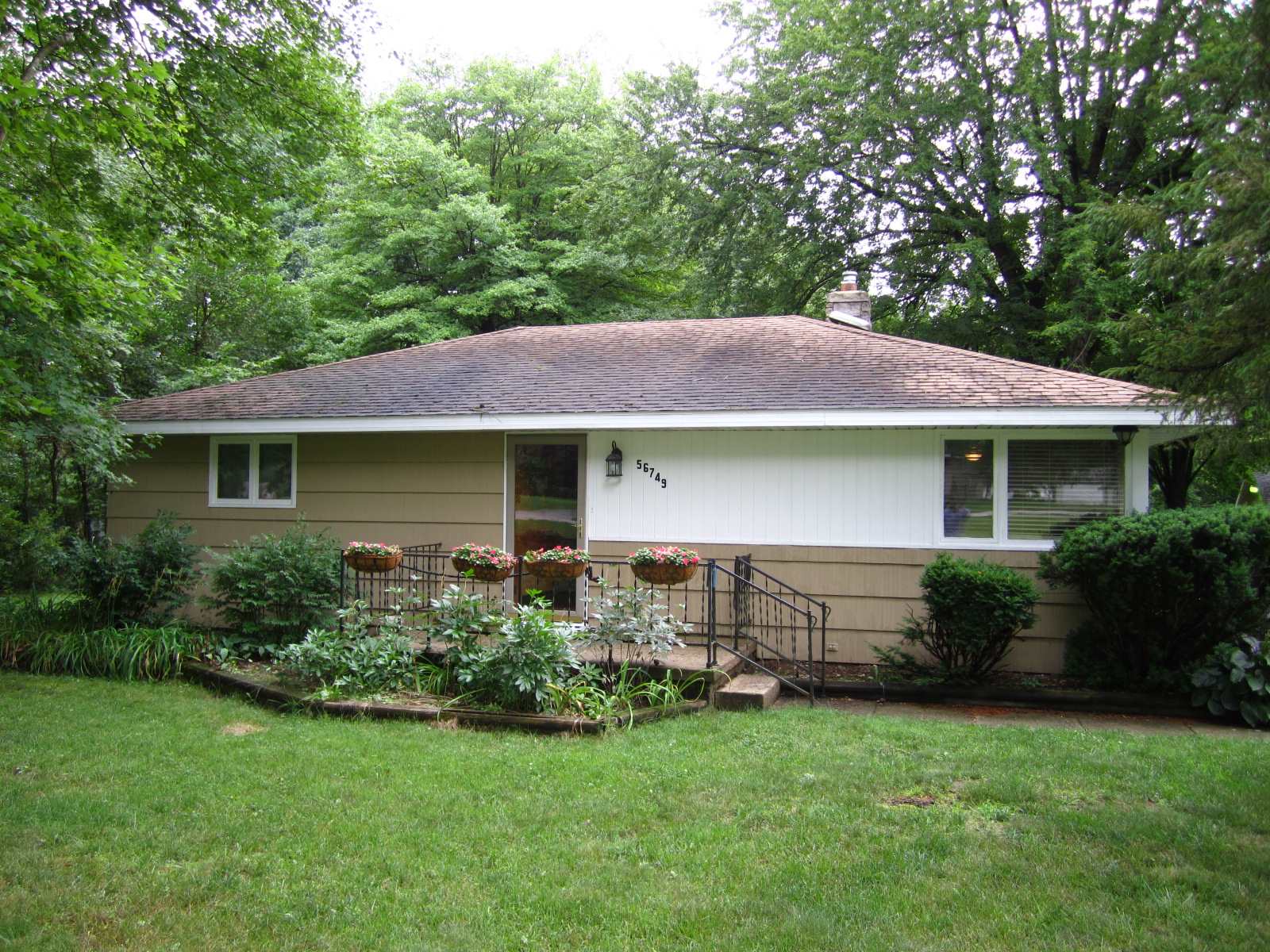 56749 Pear Road South Bend, IN 46619 - Photo 2 of 36 Gallery Image 2