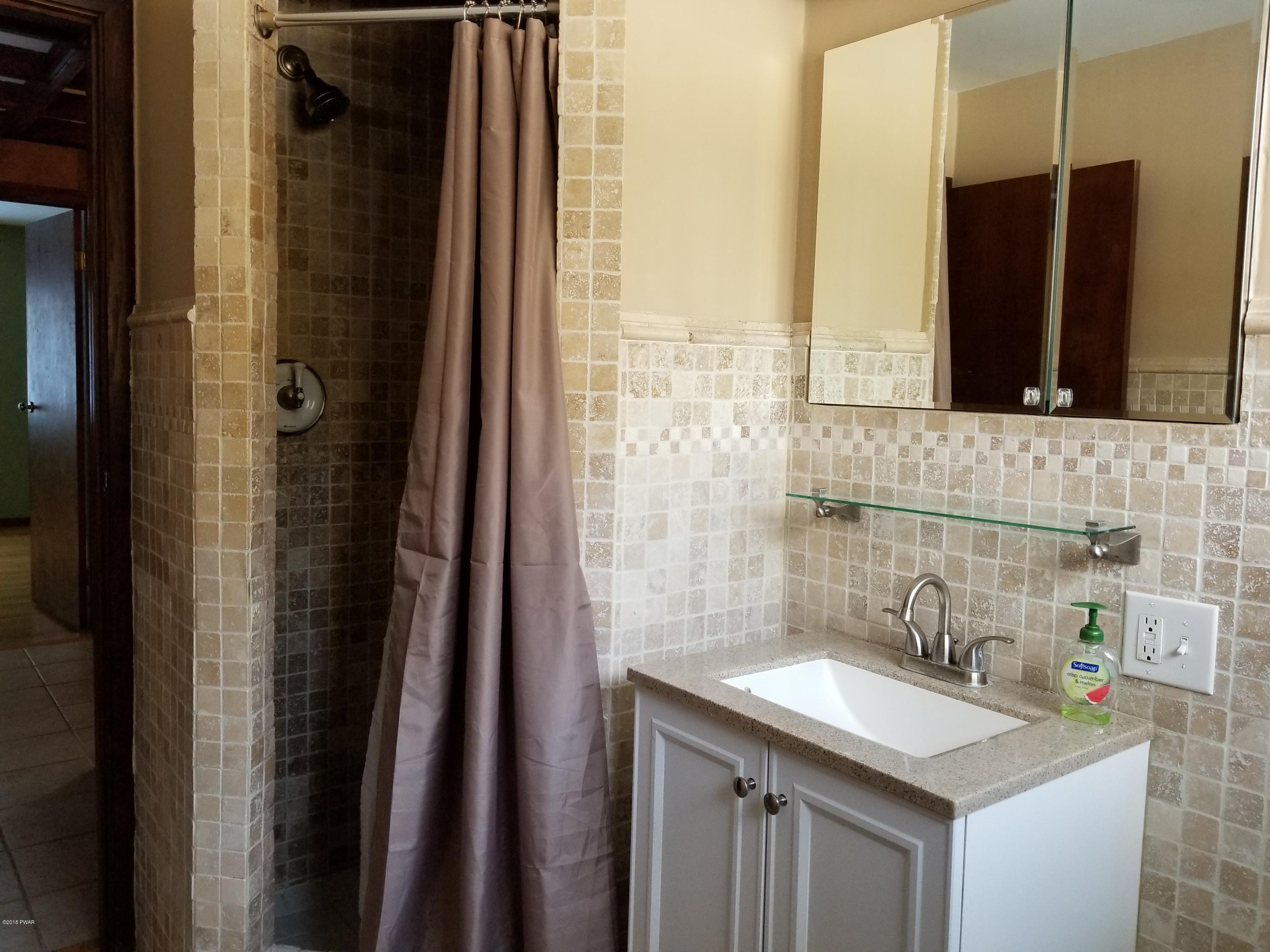117 Moon Valley Road Milford, PA 18337 - Photo 22 of 34 22. Bathroom
