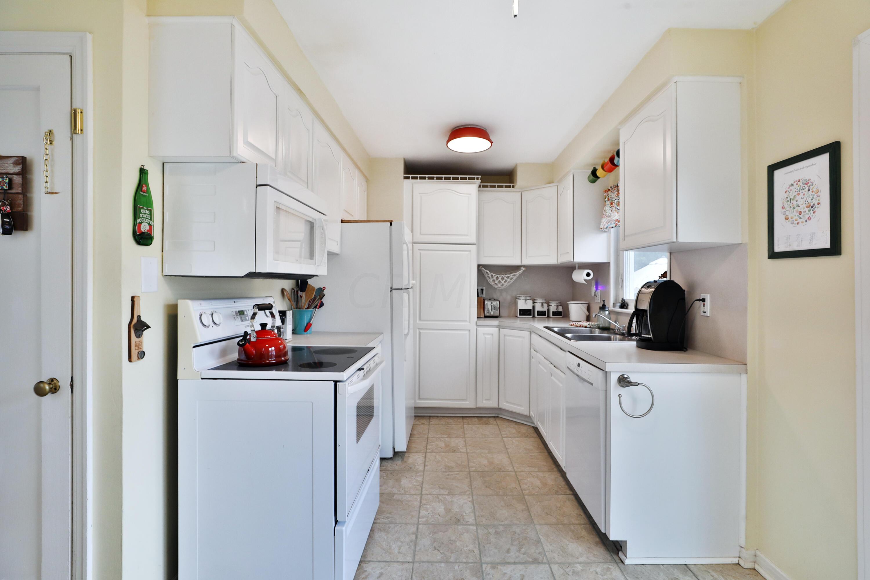 562 Northridge Road Columbus, OH 43214 - Photo 11 of 45 Kitchen