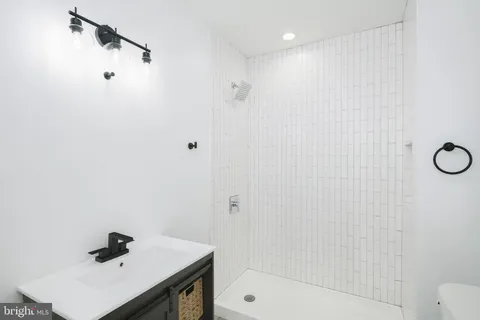 a view of a storage & utility room with dryer and washer