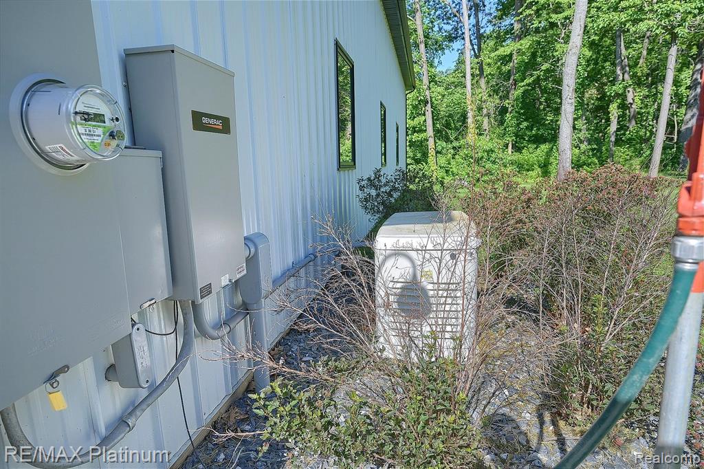 12101 Center Road Fenton, MI 48430 - Photo 48 of 53