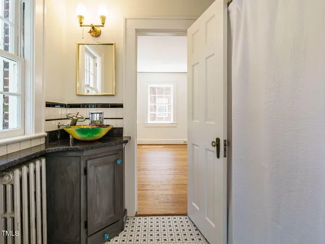 $1,100,000 | 907 West Johnson Street, Raleigh, NC 27605