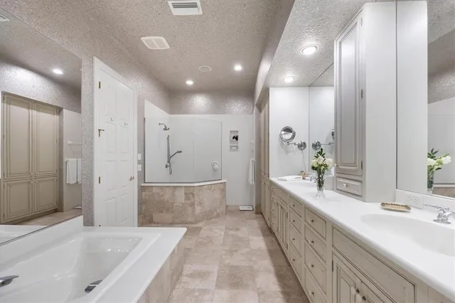 $5,800 | 7261 Villa D Este Drive, Sarasota, FL 34238