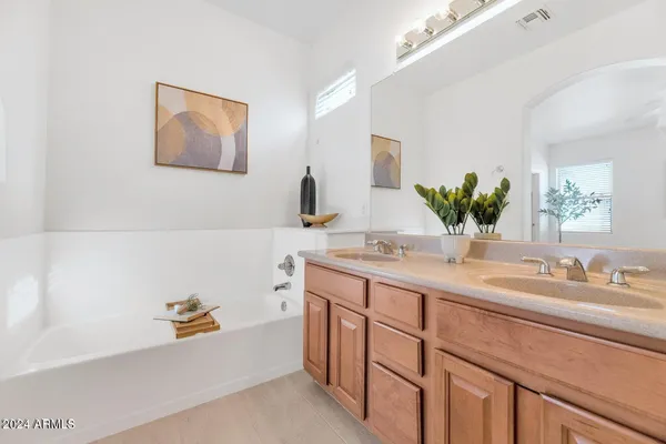 $1,950 | 3541 West Marconi Avenue, Phoenix, AZ 85053