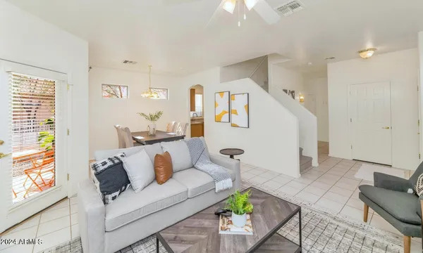 $1,950 | 3541 West Marconi Avenue, Phoenix, AZ 85053