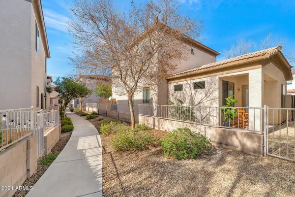 $1,950 | 3541 West Marconi Avenue, Phoenix, AZ 85053