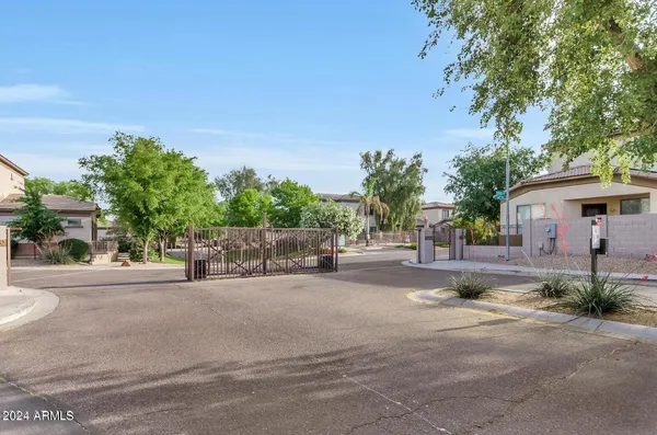 $1,950 | 3541 West Marconi Avenue, Phoenix, AZ 85053