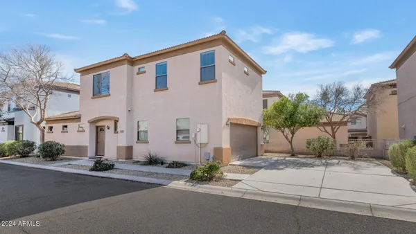 $1,950 | 3541 West Marconi Avenue, Phoenix, AZ 85053