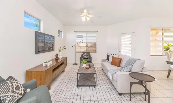 $1,950 | 3541 West Marconi Avenue, Phoenix, AZ 85053