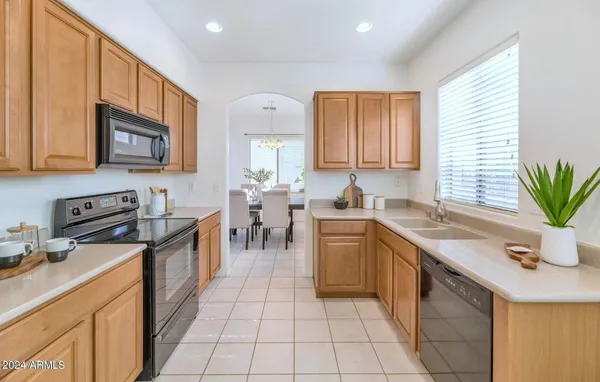 $1,950 | 3541 West Marconi Avenue, Phoenix, AZ 85053