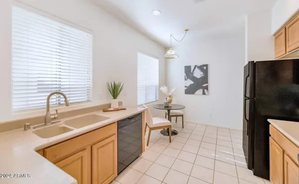 $1,950 | 3541 West Marconi Avenue, Phoenix, AZ 85053