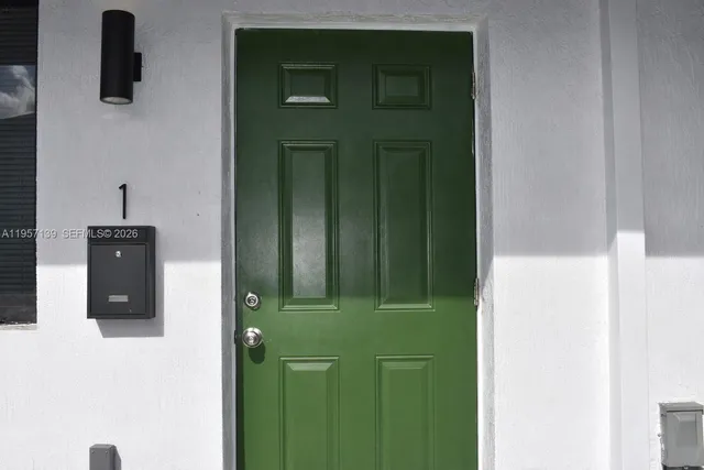 $2,000 | 900 Northwest 8th Avenue, Unit 1, Pompano Beach, FL 33060