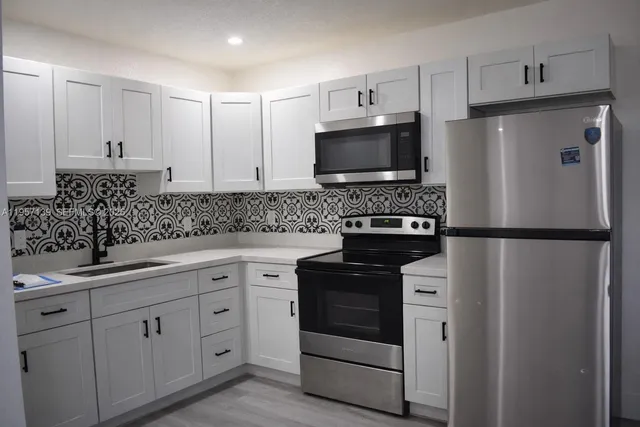 $2,000 | 900 Northwest 8th Avenue, Unit 1, Pompano Beach, FL 33060