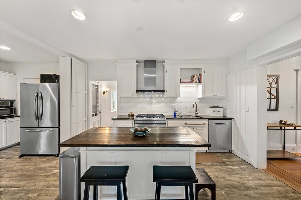 4 Oakland Road Sharon, MA 02067 - Photo 11 of 41 Gallery Image 11