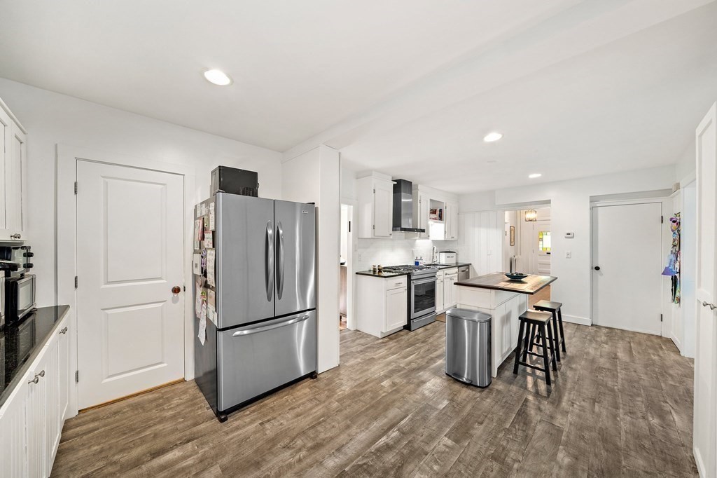 4 Oakland Road Sharon, MA 02067 - Photo 8 of 41 Gallery Image 8