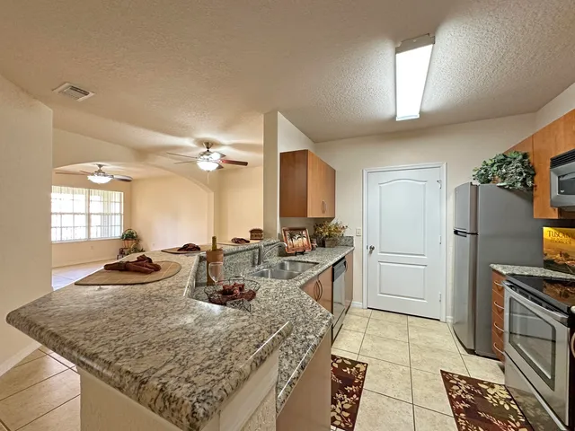 $225,000 | 154 Southwest Peacock Boulevard, Unit 28205, Port St. Lucie, FL 34986
