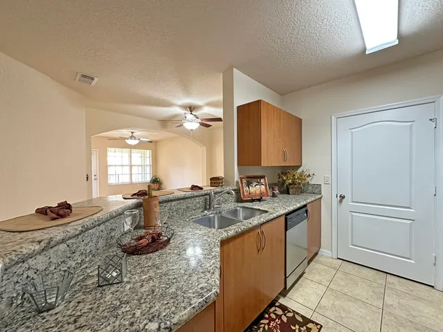 $225,000 | 154 Southwest Peacock Boulevard, Unit 28205, Port St. Lucie, FL 34986