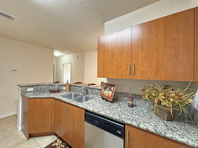 $225,000 | 154 Southwest Peacock Boulevard, Unit 28205, Port St. Lucie, FL 34986