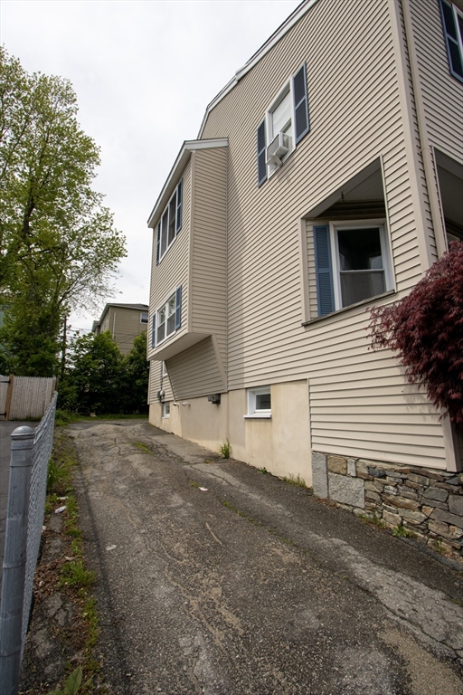 86 Pilgrim Avenue Worcester, MA 01604 - Photo 3 of 30