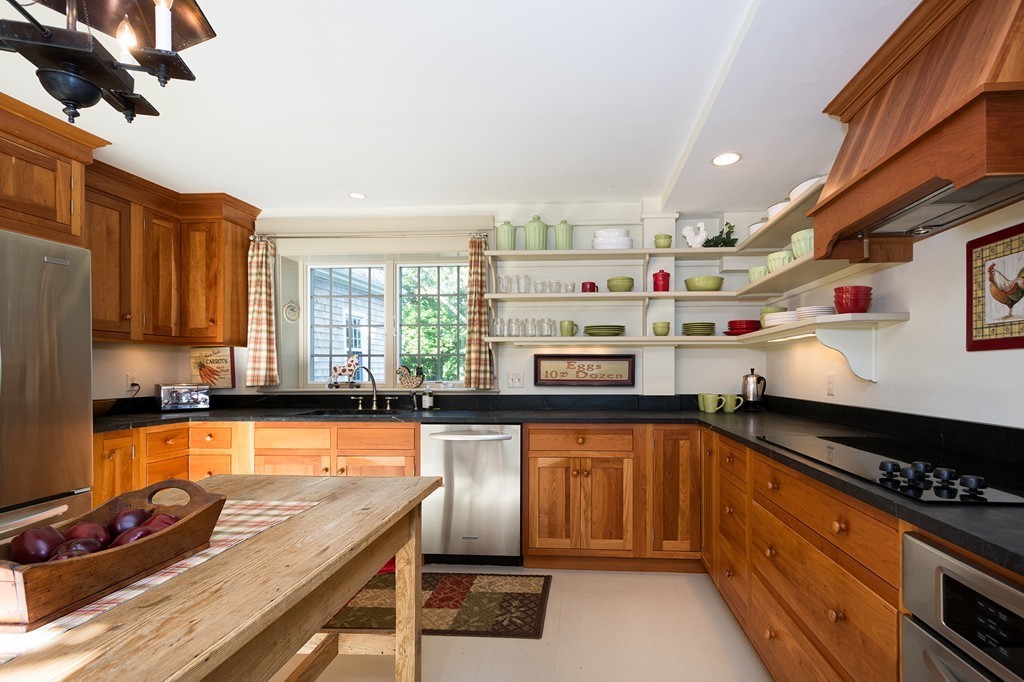 685 Highland Street Marshfield, MA 02050 - Photo 9 of 29
