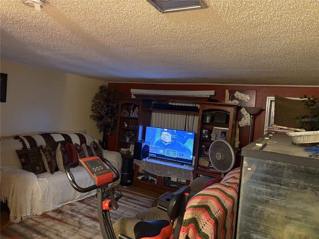 6006 Vel Street Wimauma, FL 33598 - Photo 6 of 17 a utility room with dryer and washer