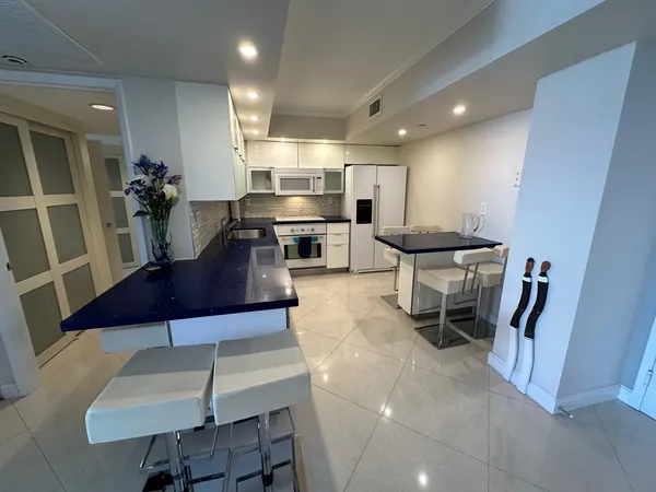 $3,100 | 19195 Northeast 36th Court, Unit 2703, Aventura, FL 33180