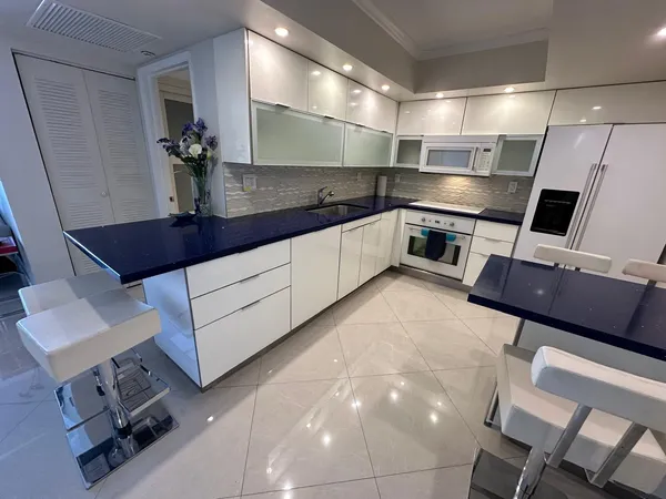 $3,100 | 19195 Northeast 36th Court, Unit 2703, Aventura, FL 33180