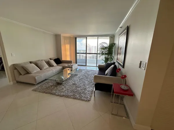 $3,100 | 19195 Northeast 36th Court, Unit 2703, Aventura, FL 33180