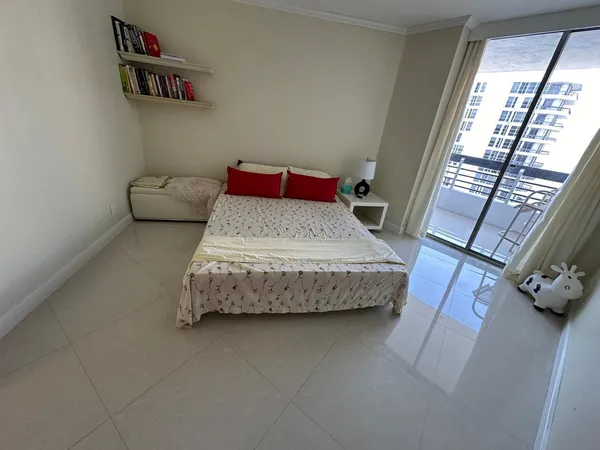 $3,100 | 19195 Northeast 36th Court, Unit 2703, Aventura, FL 33180