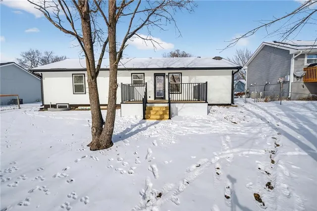 $315,000 | 2015 Karlton Way, Excelsior Springs, MO 64024