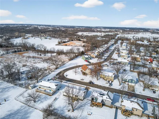 $315,000 | 2015 Karlton Way, Excelsior Springs, MO 64024