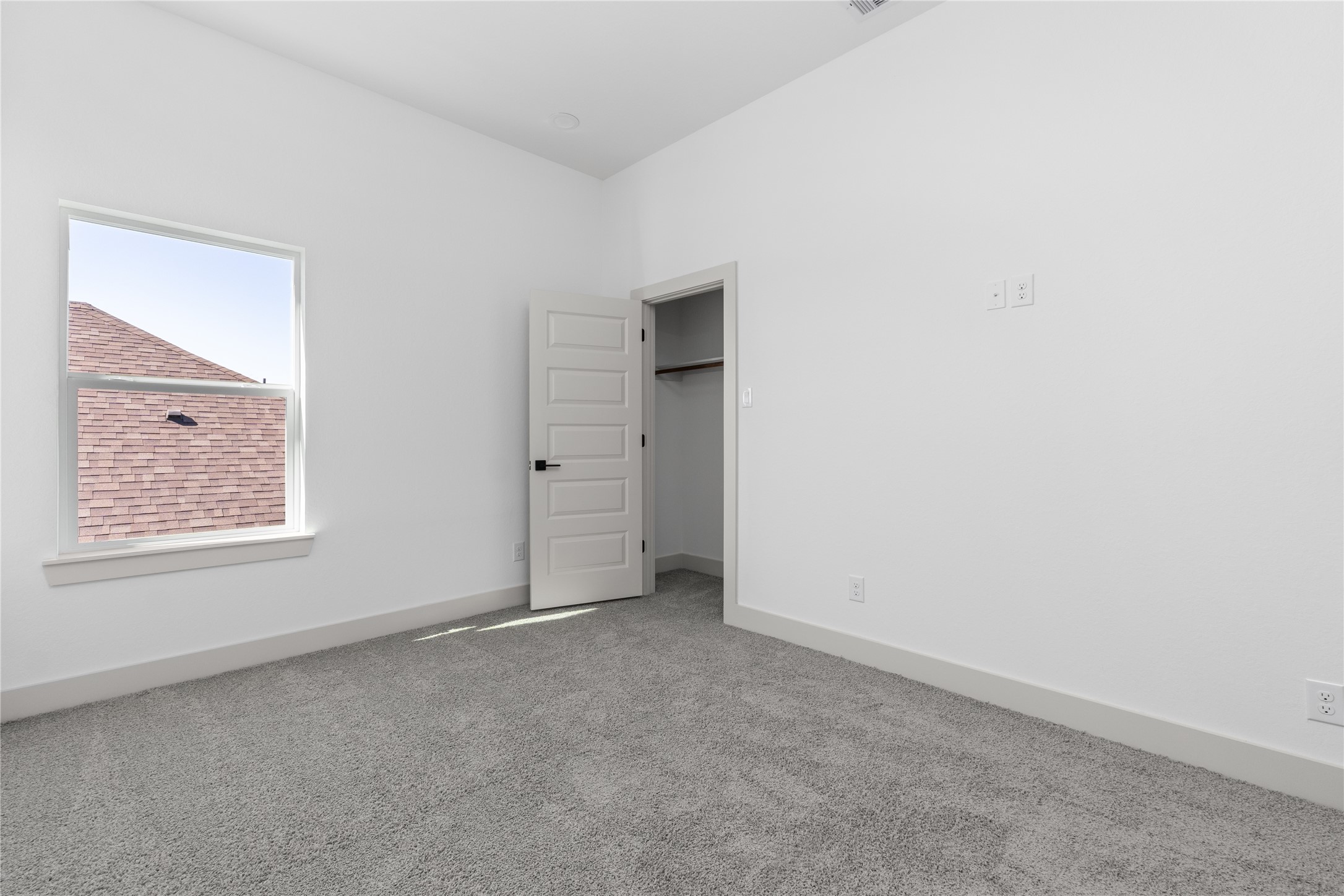 9819 Turnbow Street, Unit CD Houston, TX 77029 - Photo 24 of 32 an empty room with windows and closet