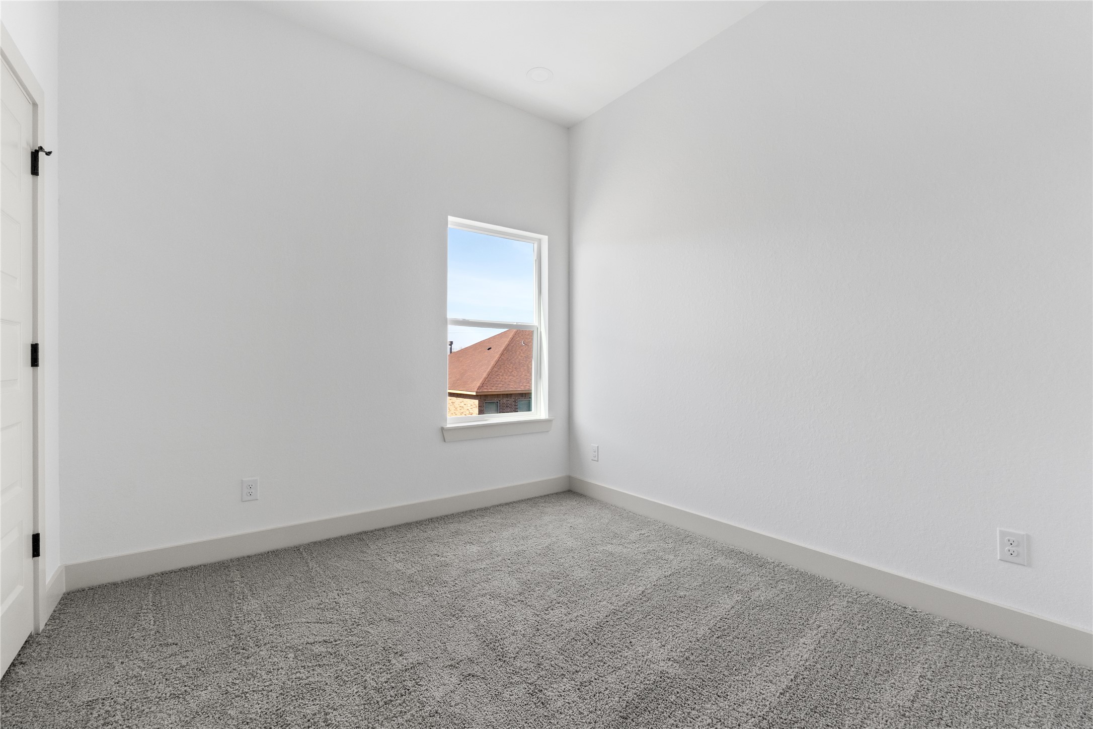 9819 Turnbow Street, Unit CD Houston, TX 77029 - Photo 27 of 32 an empty room with a window