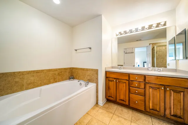 $345,000 | 102 Town Center Boulevard, Gilberts, IL 60136