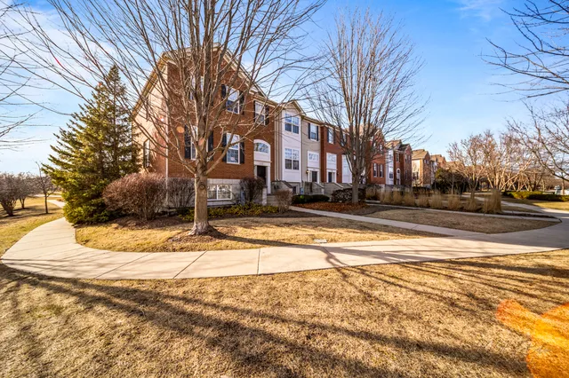 $345,000 | 102 Town Center Boulevard, Gilberts, IL 60136