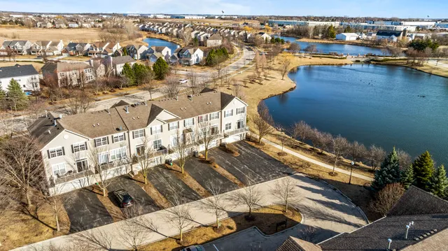 $345,000 | 102 Town Center Boulevard, Gilberts, IL 60136