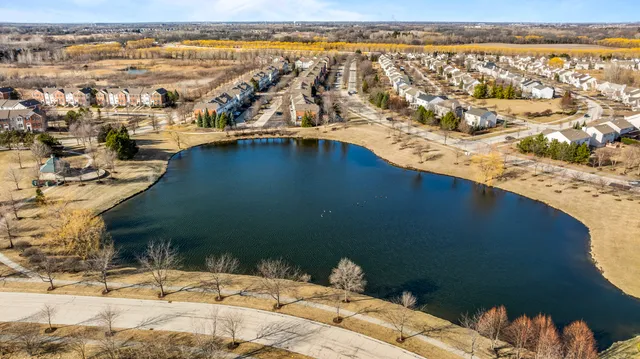 $345,000 | 102 Town Center Boulevard, Gilberts, IL 60136