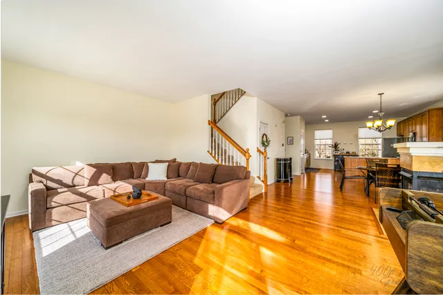 $345,000 | 102 Town Center Boulevard, Gilberts, IL 60136