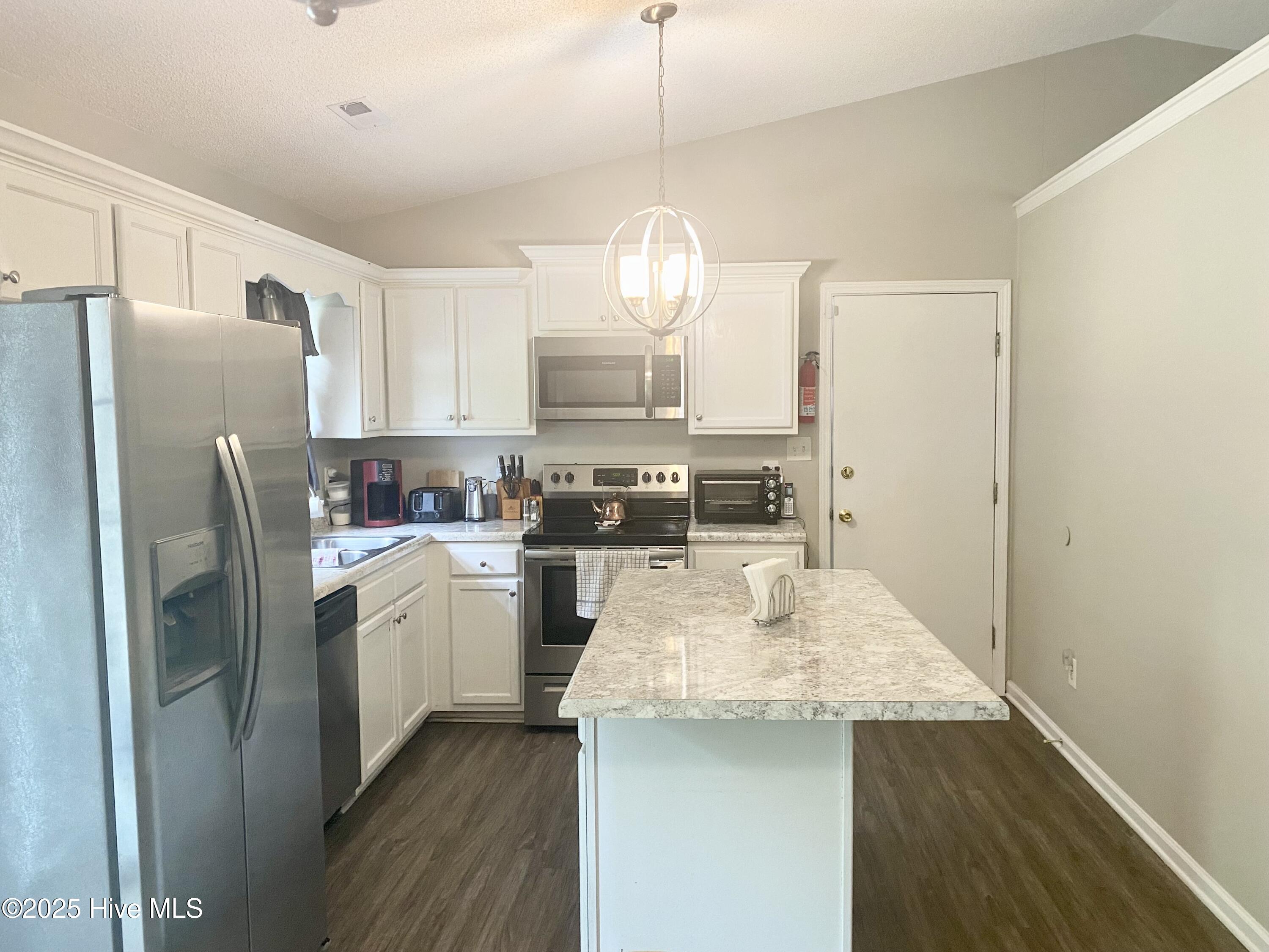 108 Wheaton Drive Richlands, NC 28574 - Photo 3 of 9 IMG_9859