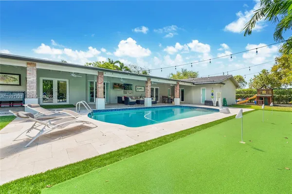 $2,699,000 | 10330 Southwest 71st Avenue, Pinecrest, FL 33156