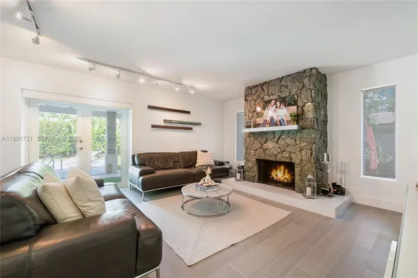 $2,699,000 | 10330 Southwest 71st Avenue, Pinecrest, FL 33156