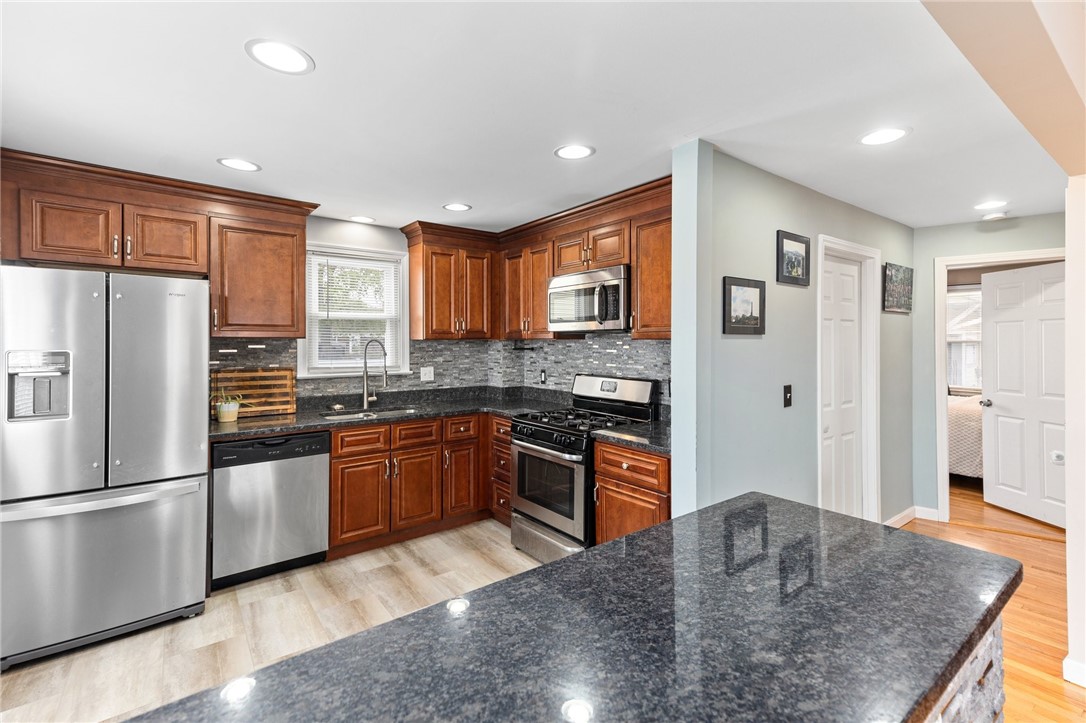 46 Lindesta Road Pawtucket, RI 02861 - Photo 6 of 27 Gallery Image 6