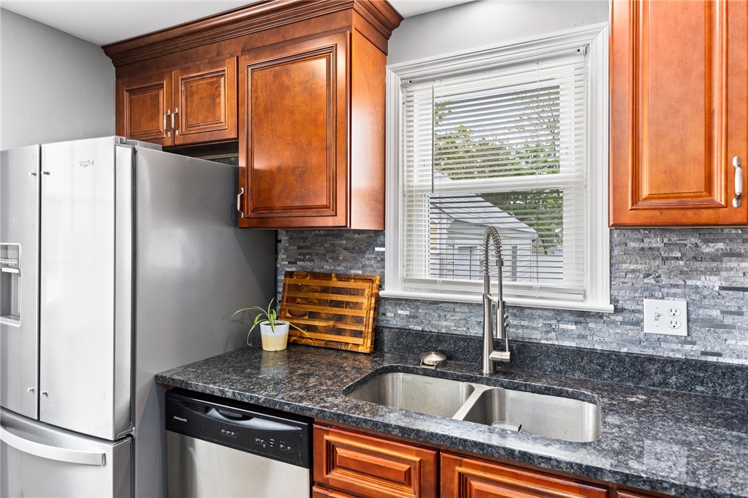 46 Lindesta Road Pawtucket, RI 02861 - Photo 9 of 27 Gallery Image 9