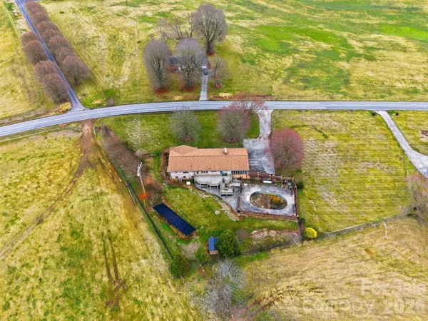 a picture of a lake view