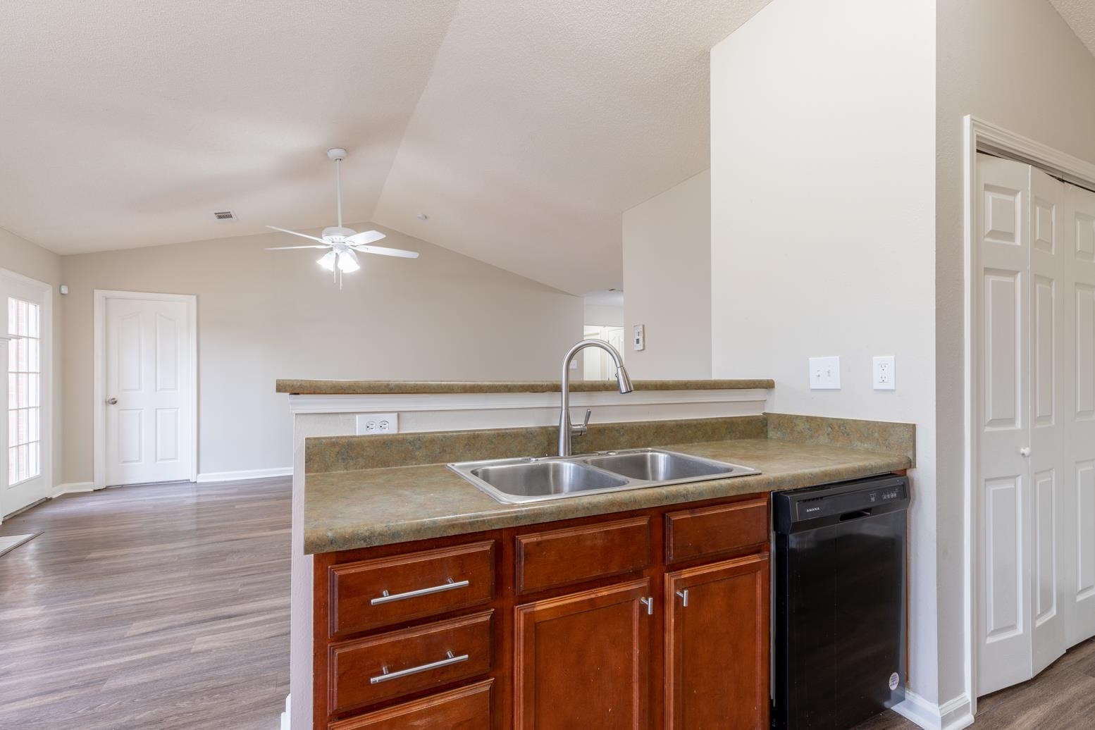 4185 Hampton Manor Lane Memphis, TN 38128 - Photo 14 of 20 a kitchen with a sink and a mirror