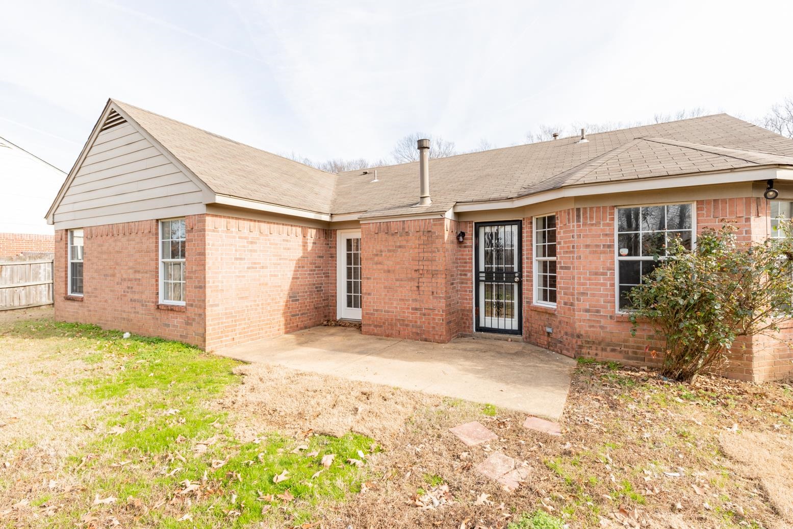 4185 Hampton Manor Lane Memphis, TN 38128 - Photo 3 of 20 a view of a house with a yard and garage
